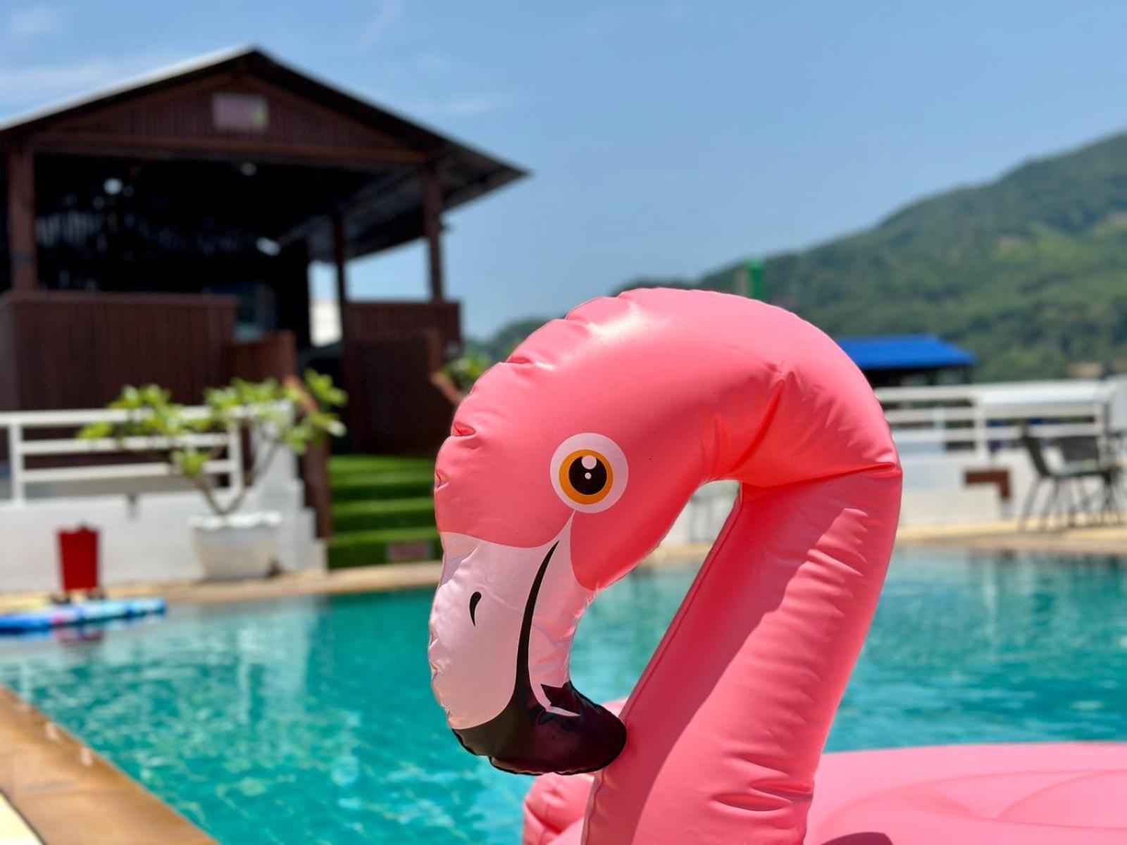 Issara Patong Beach 외부 사진