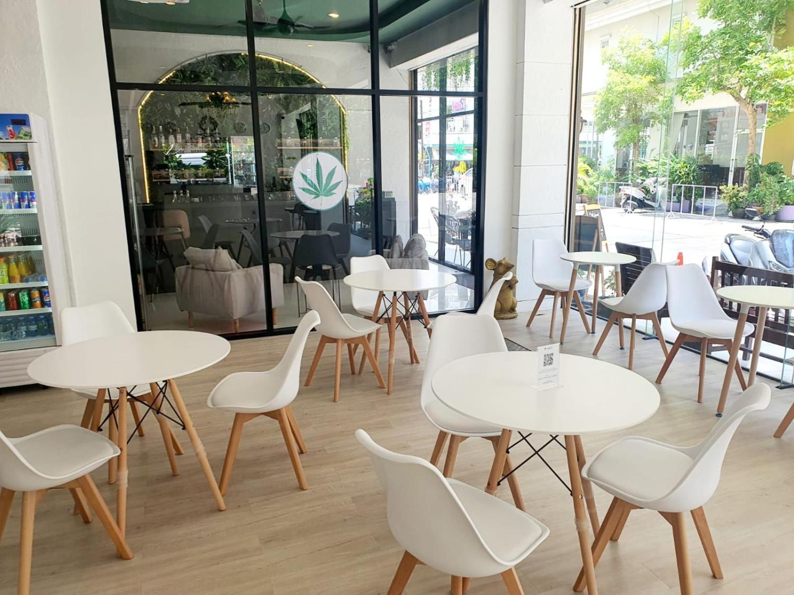 Issara Patong Beach 외부 사진