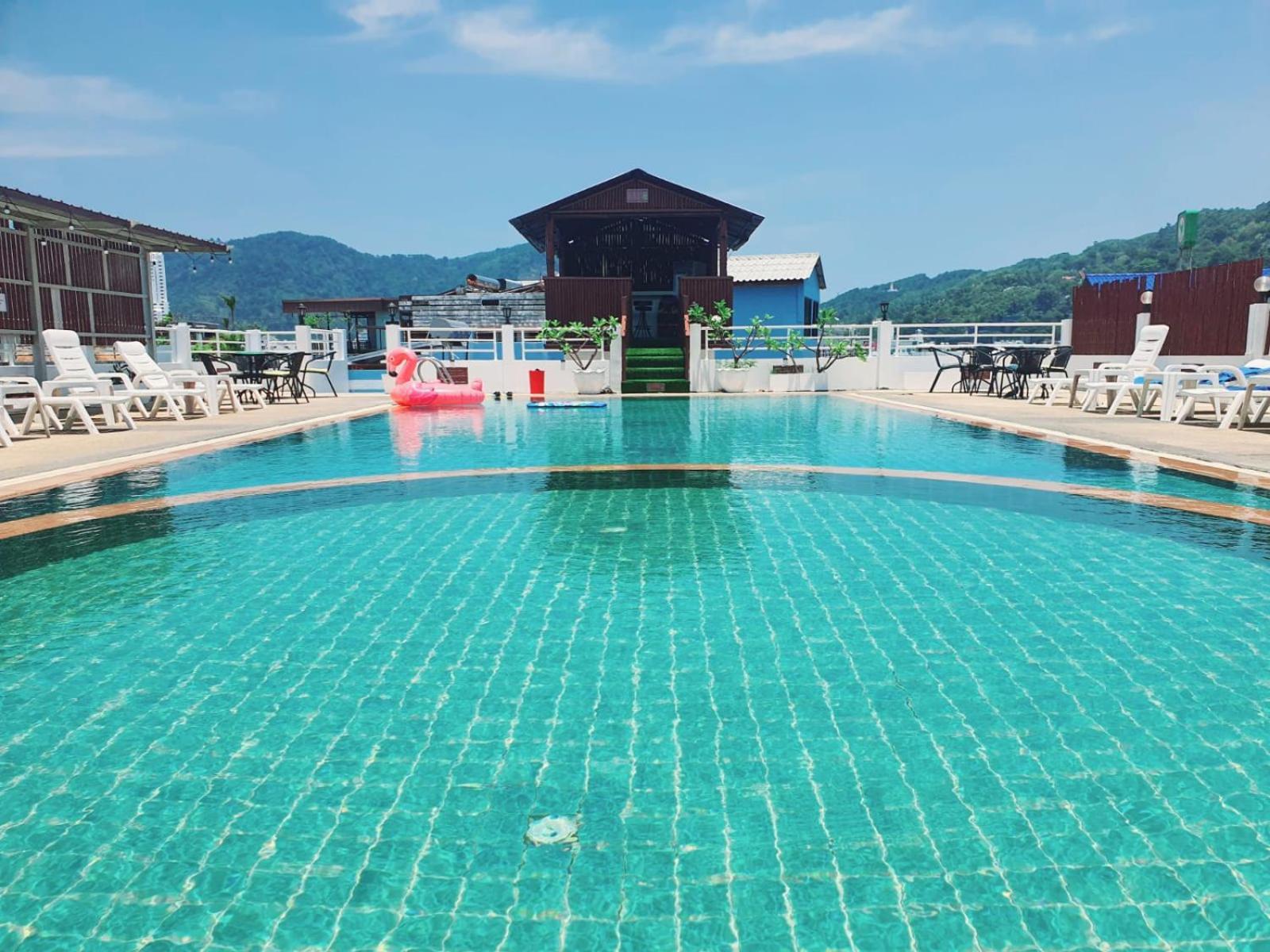 Issara Patong Beach 외부 사진