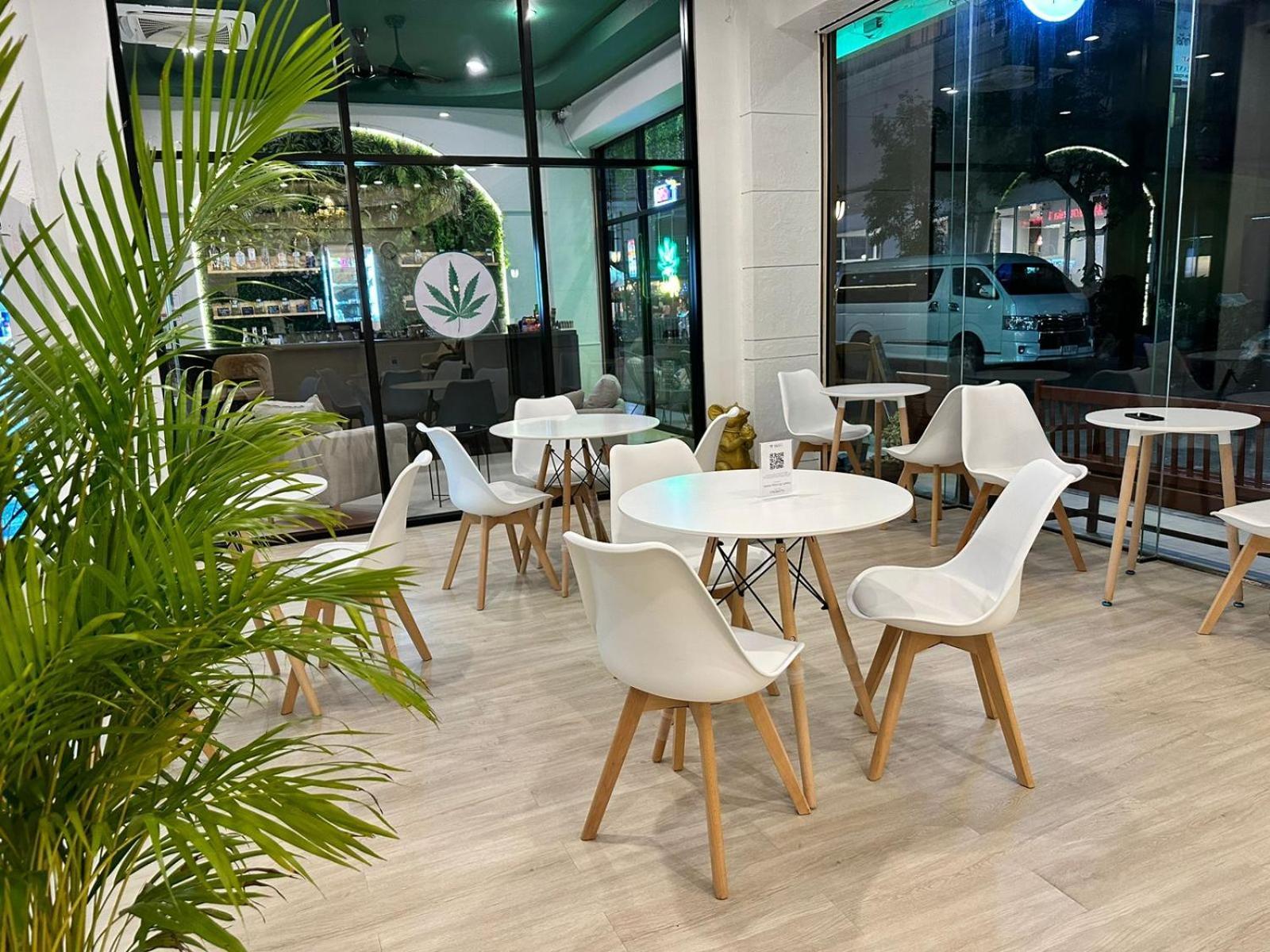 Issara Patong Beach 외부 사진