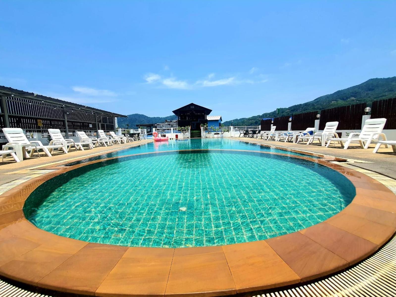 Issara Patong Beach 외부 사진