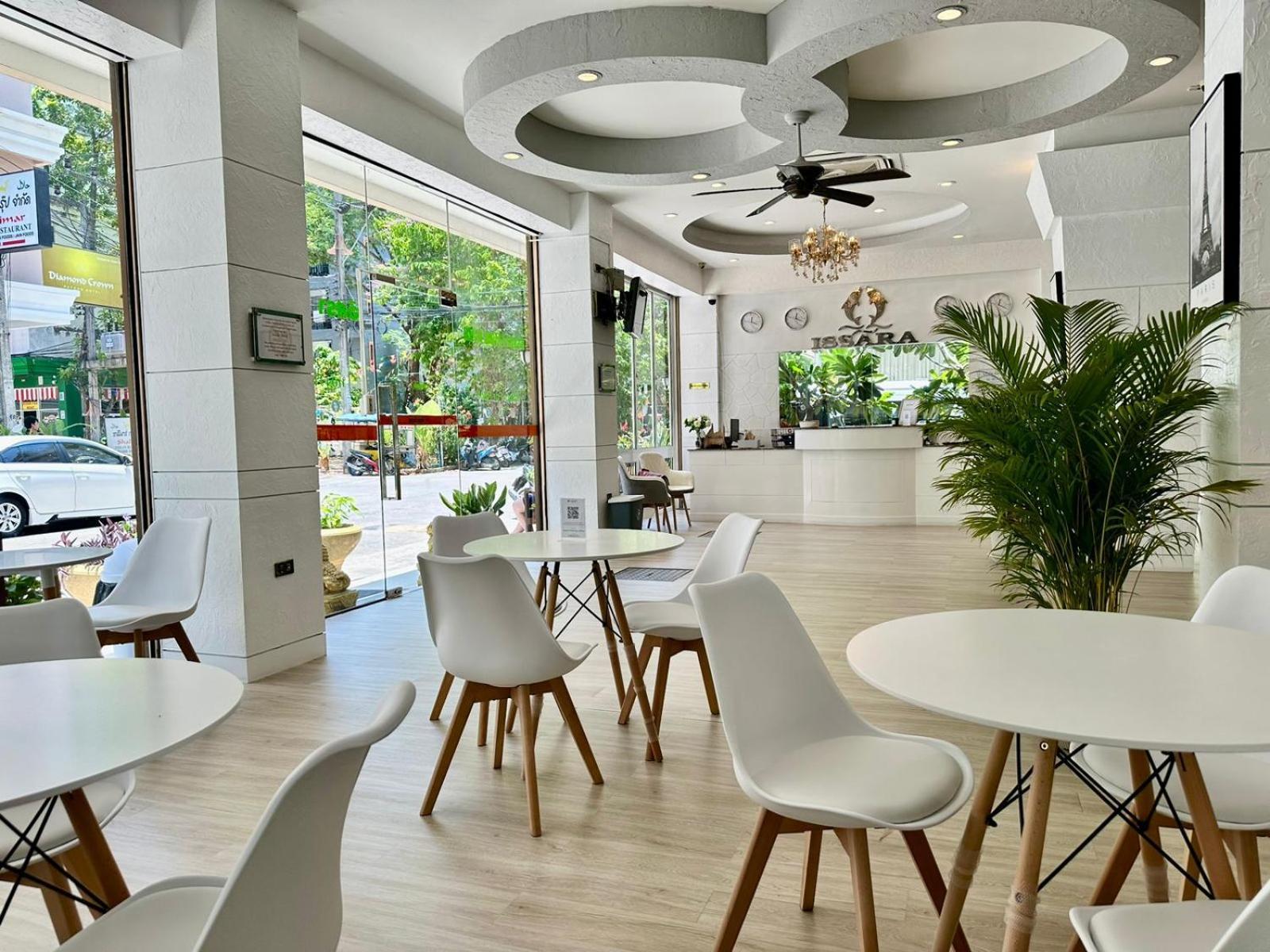 Issara Patong Beach 외부 사진