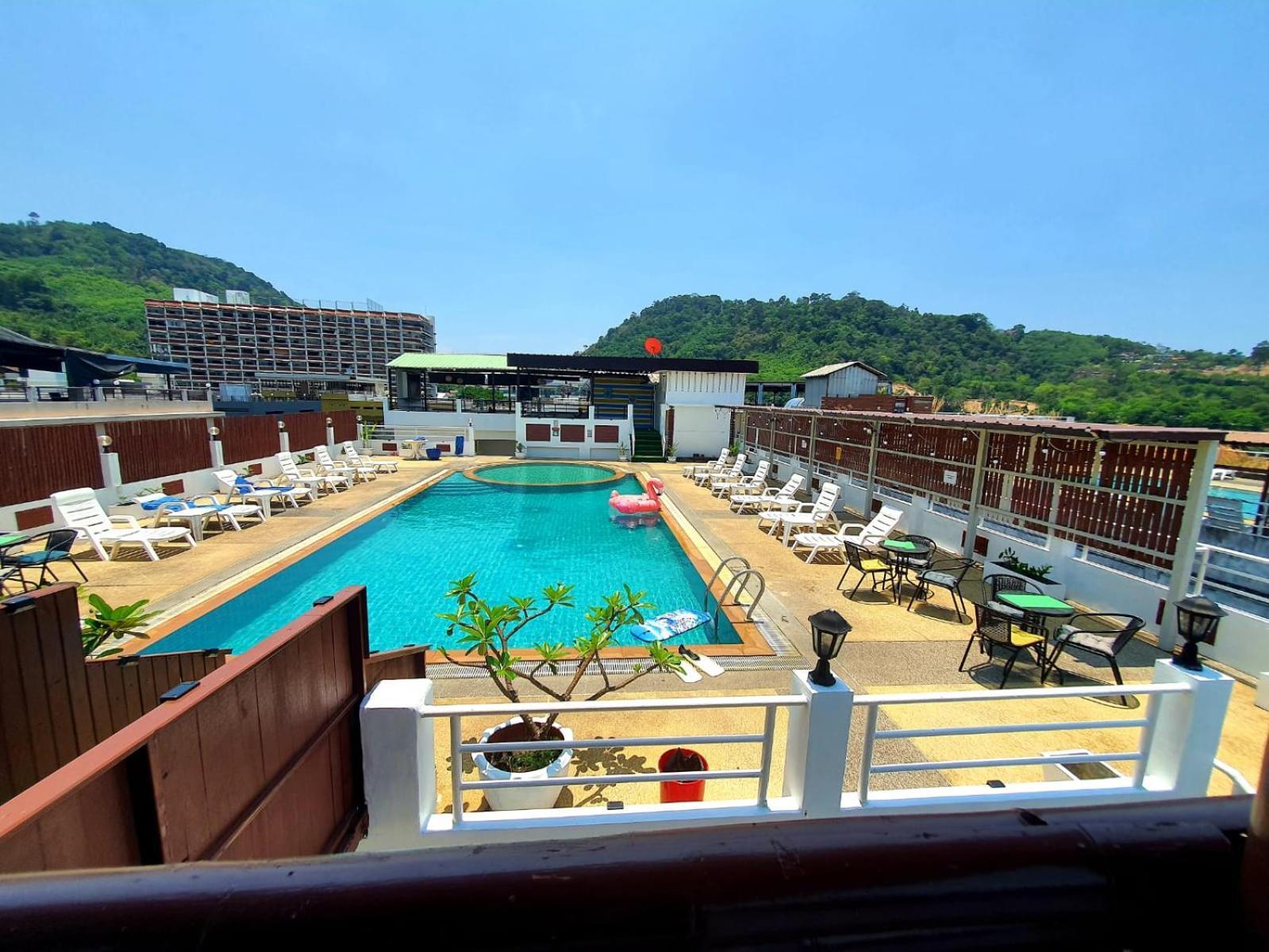 Issara Patong Beach 외부 사진