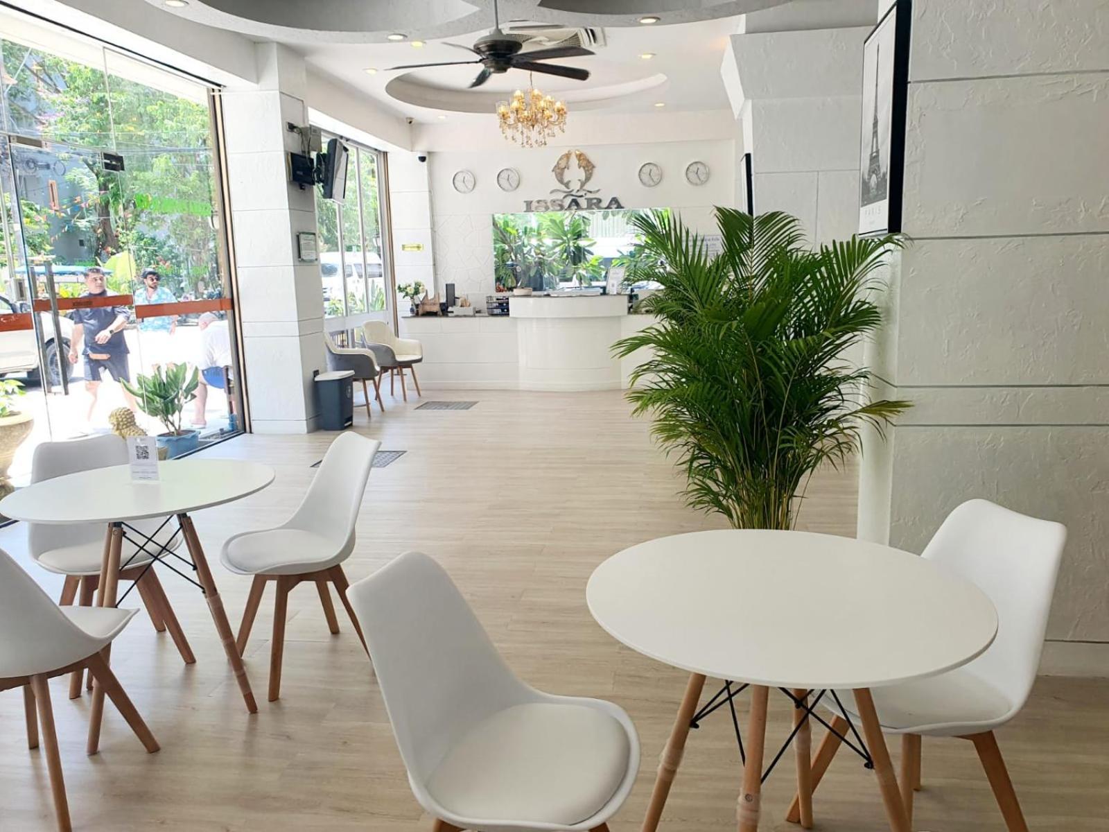 Issara Patong Beach 외부 사진