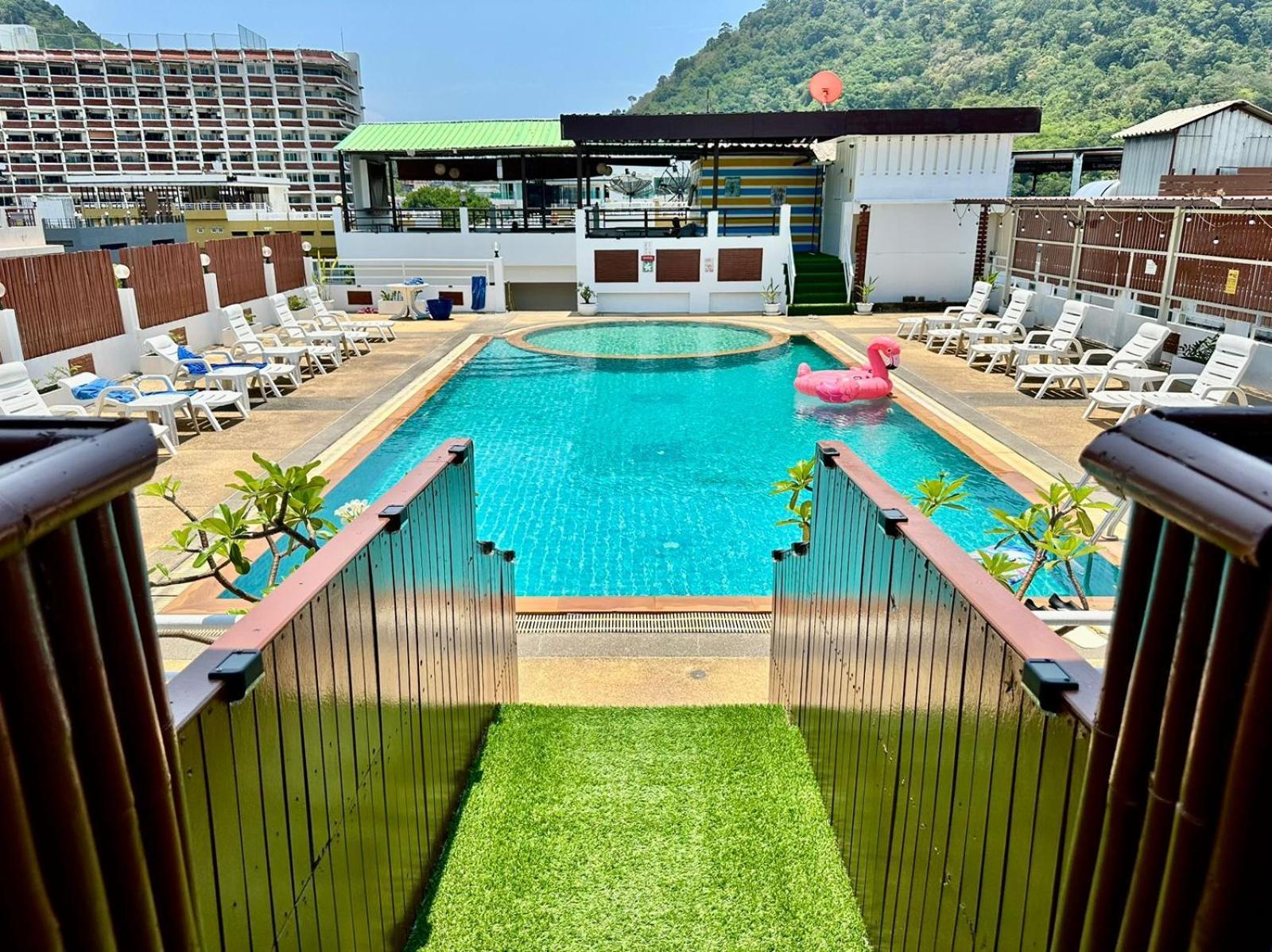 Issara Patong Beach 외부 사진