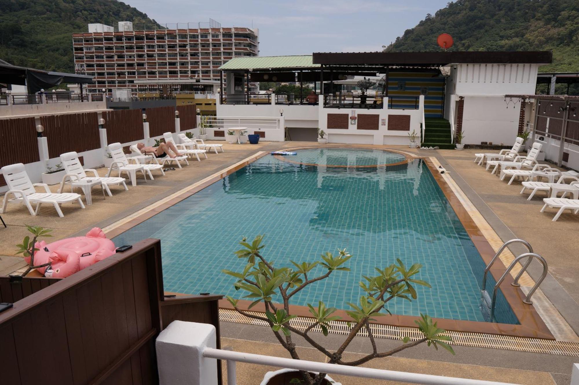 Issara Patong Beach 외부 사진