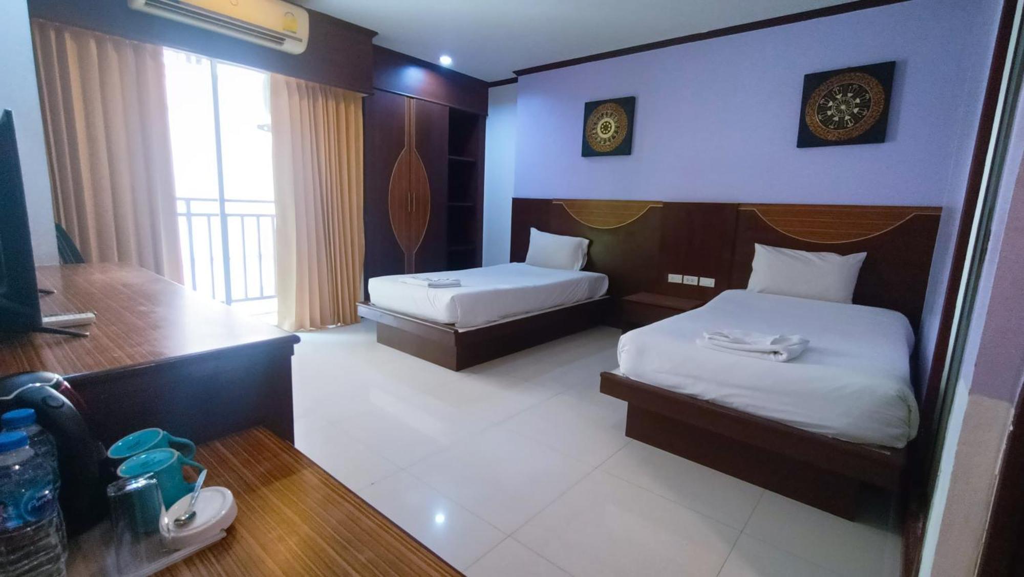 Issara Patong Beach 외부 사진
