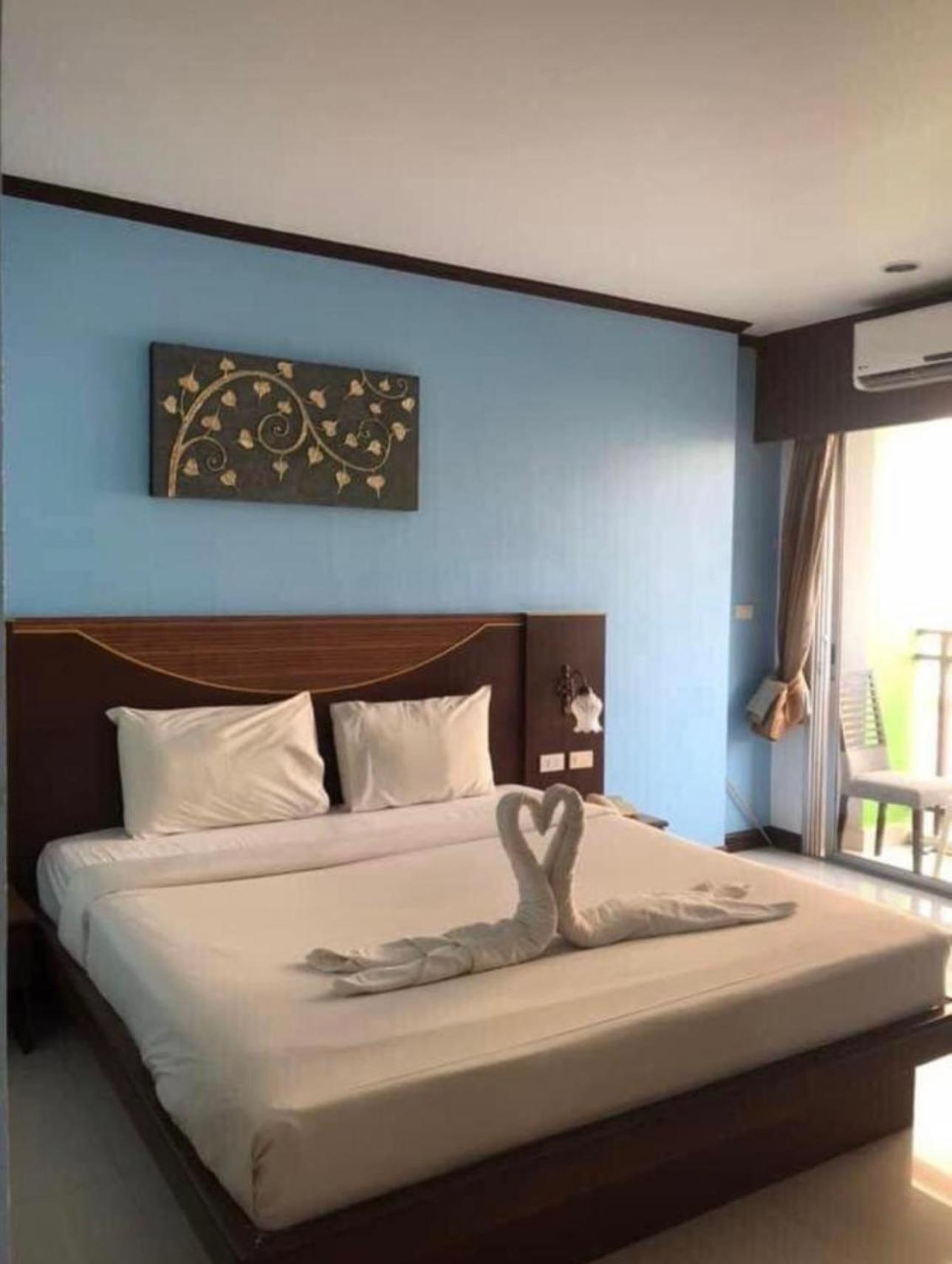 Issara Patong Beach 외부 사진