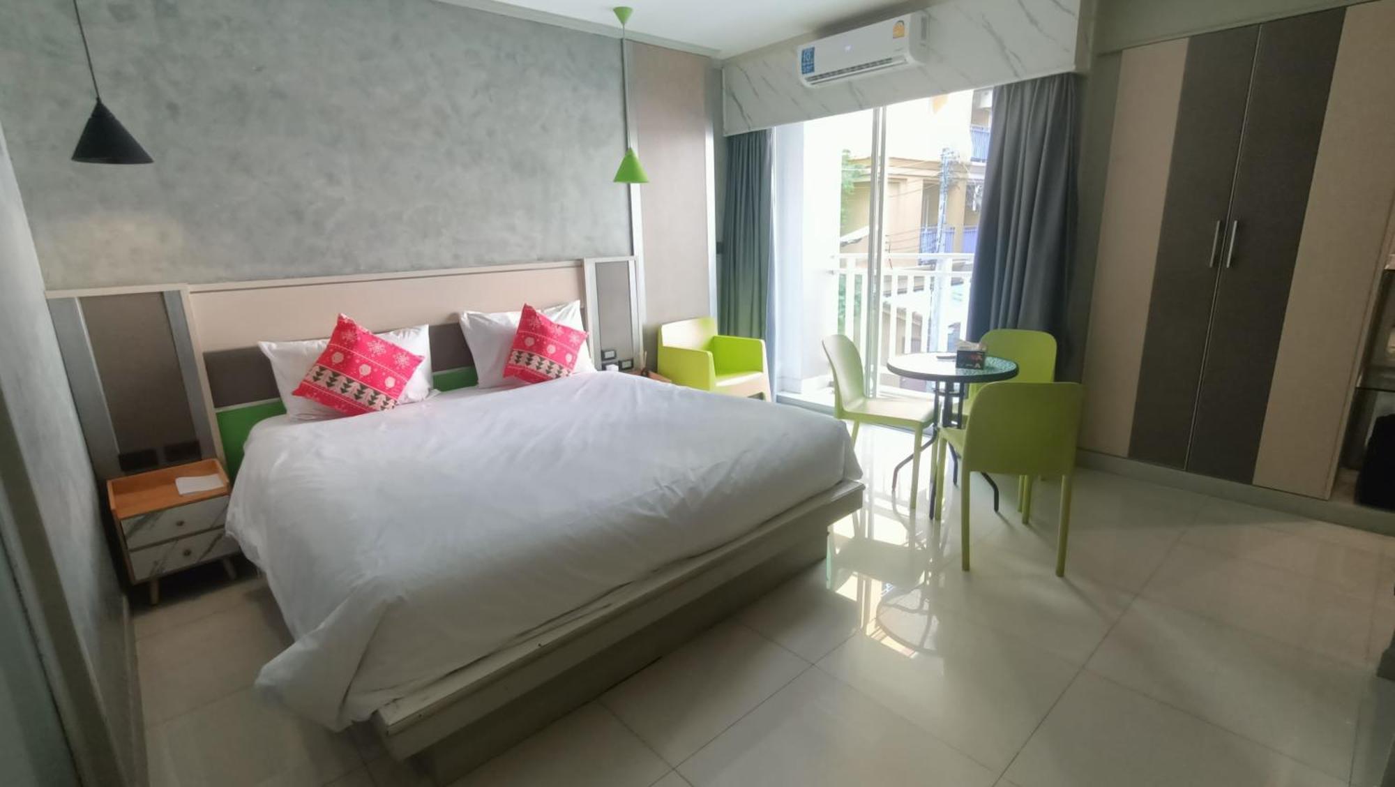 Issara Patong Beach 외부 사진