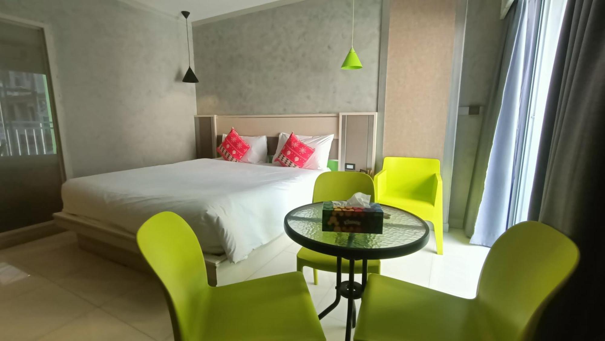 Issara Patong Beach 외부 사진