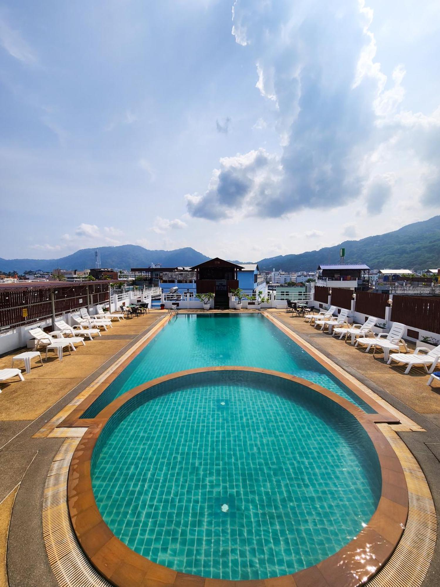 Issara Patong Beach 외부 사진