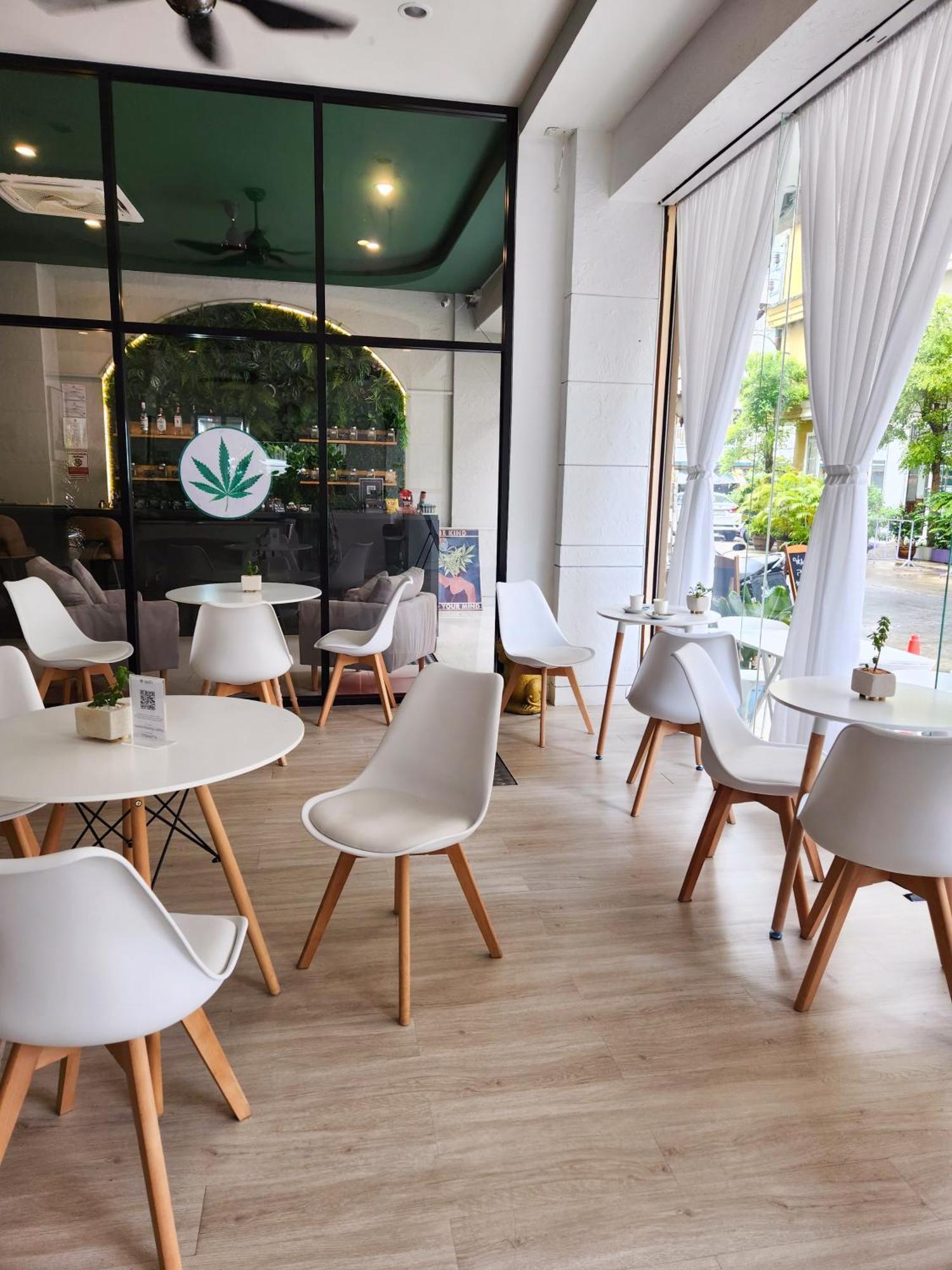 Issara Patong Beach 외부 사진