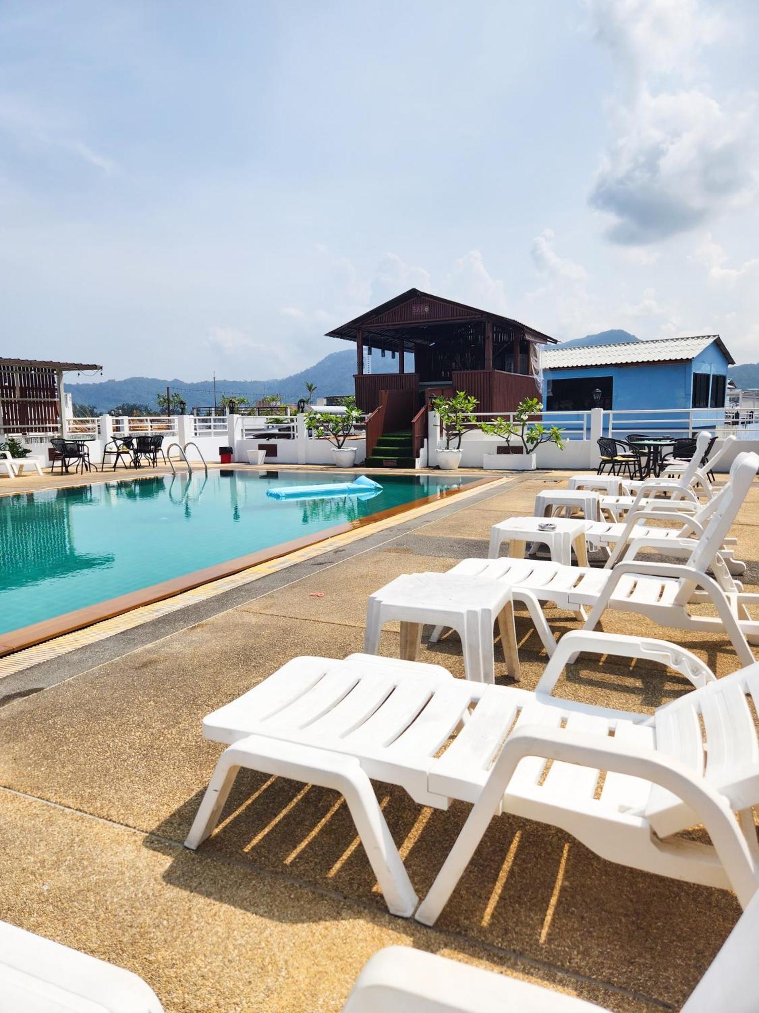 Issara Patong Beach 외부 사진